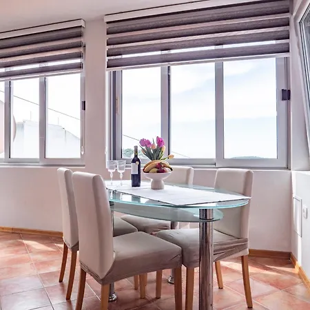 Jelka- Center Of * 흐바르