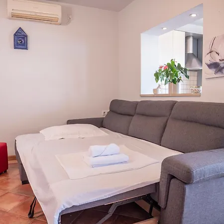 Jelka- Center Of * 흐바르